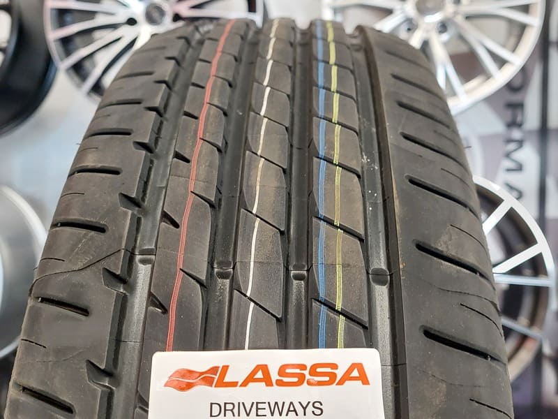 225/45R17 Lassa Driveways 91W